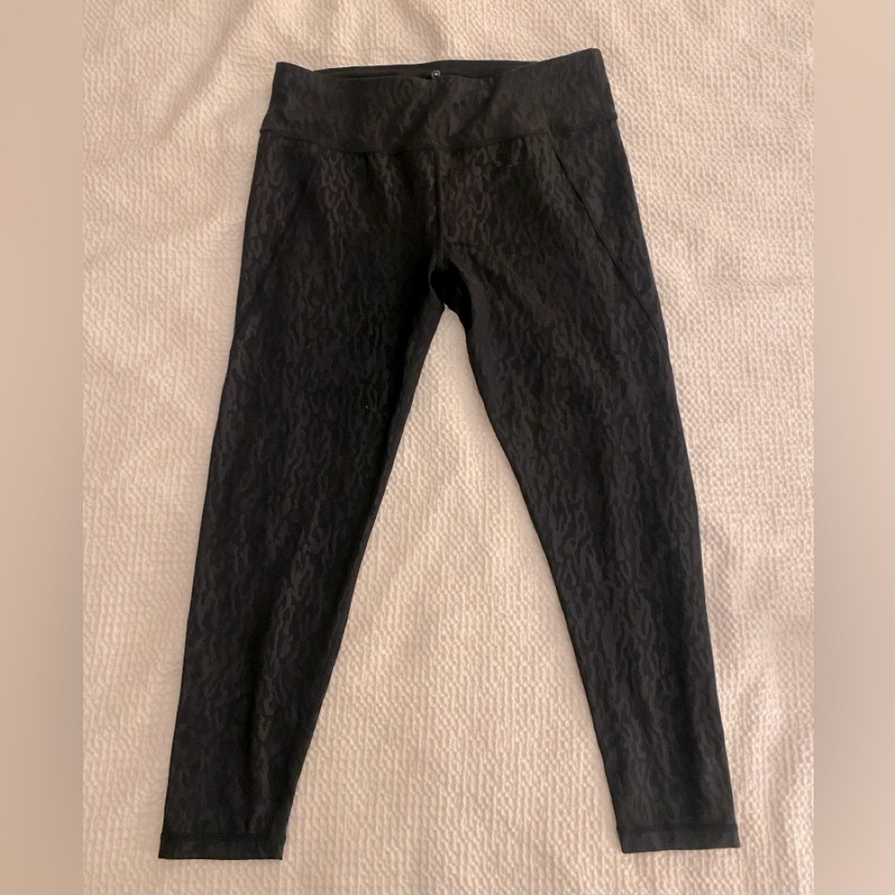 Sweaty Betty ALL DAY 7/8 leggings in black leopard cheetah print! Size Medium - Picture 4 of 8